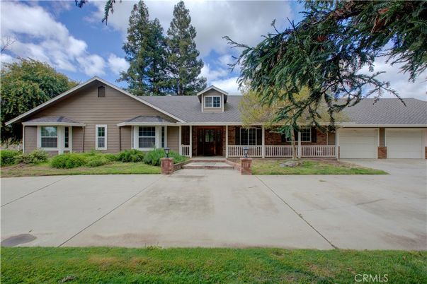 Attached, Exterior, Facade, Ranch