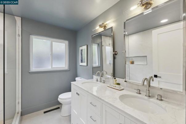 Bathroom, Dual Sink Vanities, Interior, Recessed Lighting
