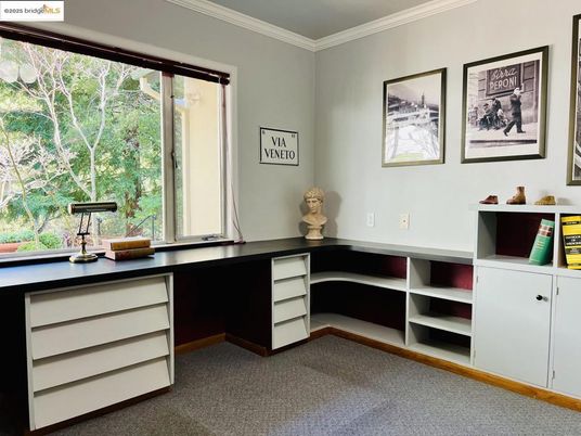 Home Office, Interior