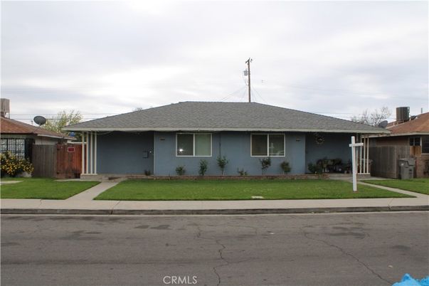 Exterior, Facade, Ranch