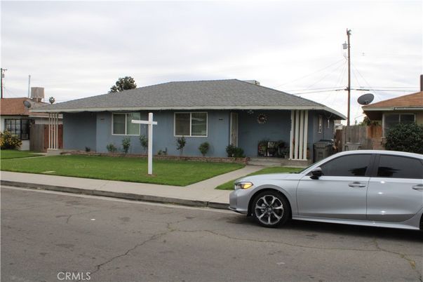 Exterior, Facade, Ranch