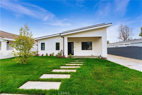 Backyard, Exterior, Facade, Modern