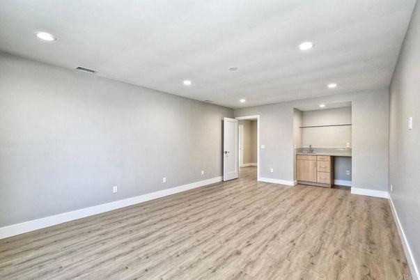 Empty room, Interior, Recessed Lighting, Wood Texture Flooring