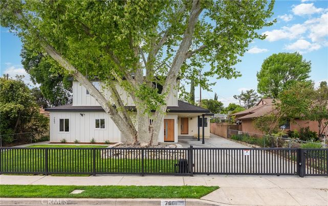 Backyard, Exterior, Facade, Farmhouse
