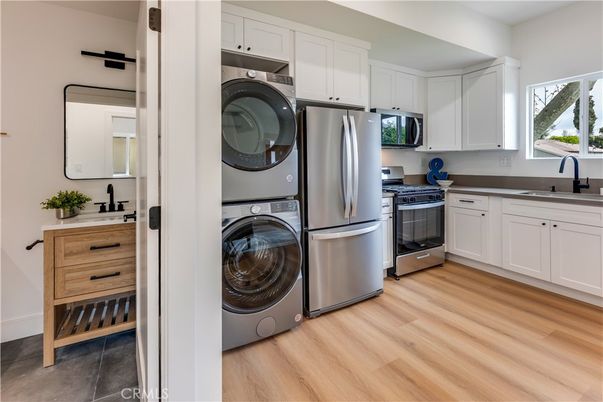 Interior, Kitchen, Washer, Wood Texture Flooring