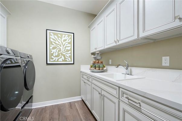 Interior, Washer, Wood Texture Flooring