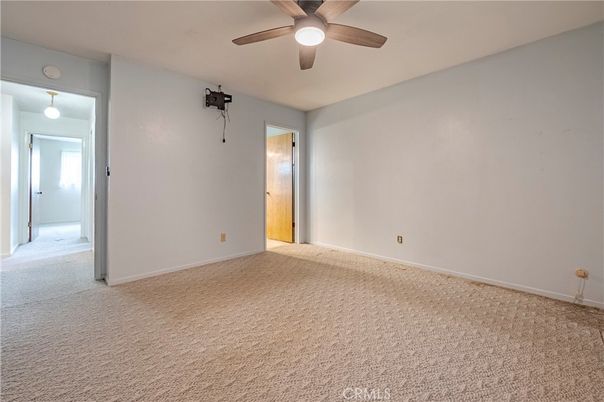 Empty room, Interior
