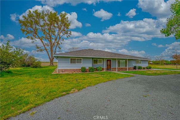 Backyard, Exterior, Facade, Ranch
