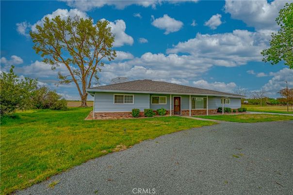 Backyard, Exterior, Facade, Ranch