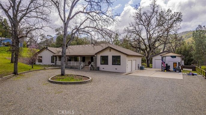 Backyard, Detached Garage, Exterior