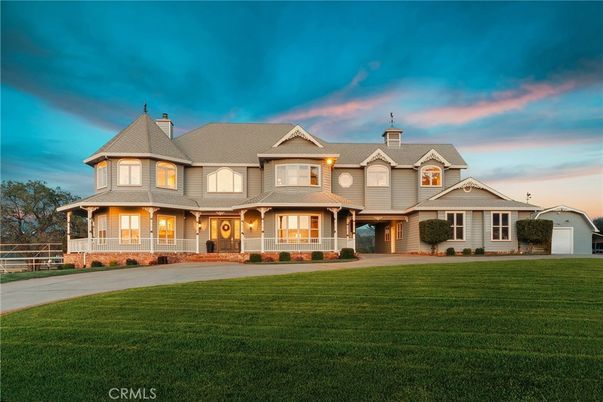 Attached, Backyard, Exterior, Facade, Queen Anne Victorian