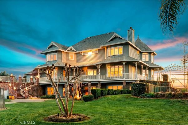 Backyard, Exterior, Facade, Queen Anne Victorian