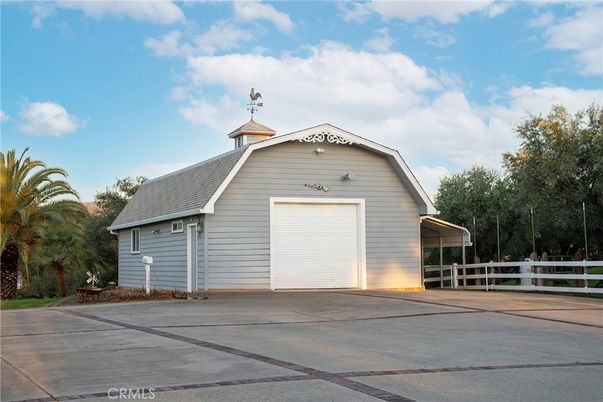 Detached Garage, Exterior