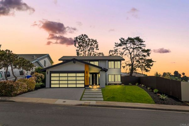 Attached, Exterior, Facade, Modern