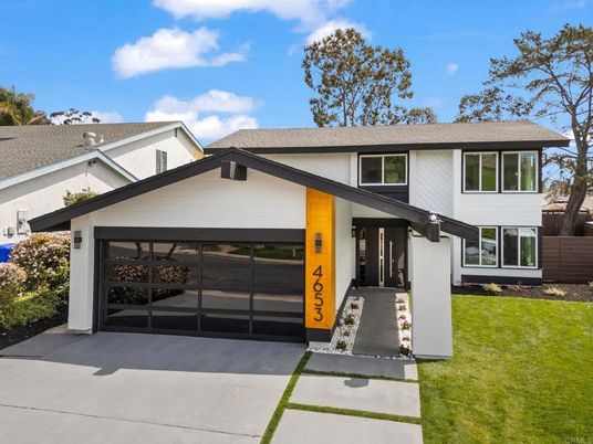 Attached, Exterior, Facade, Modern
