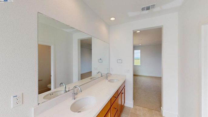 Bathroom, Dual Sink Vanities, Interior, Recessed Lighting