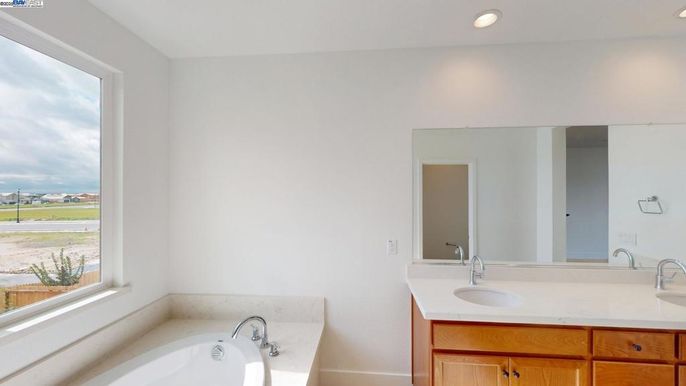 Bathroom, Dual Sink Vanities, Interior, Recessed Lighting