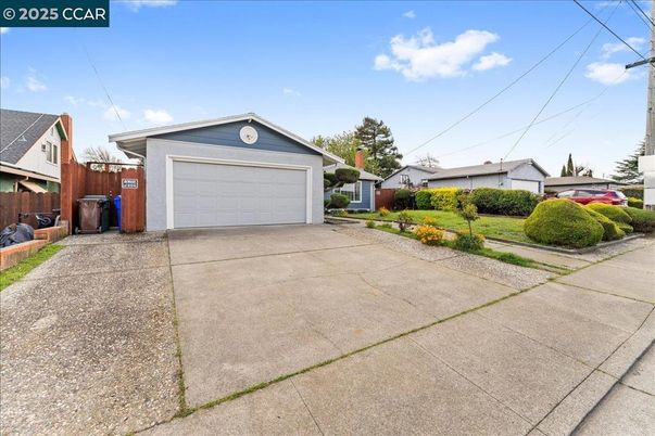 Detached Garage, Exterior