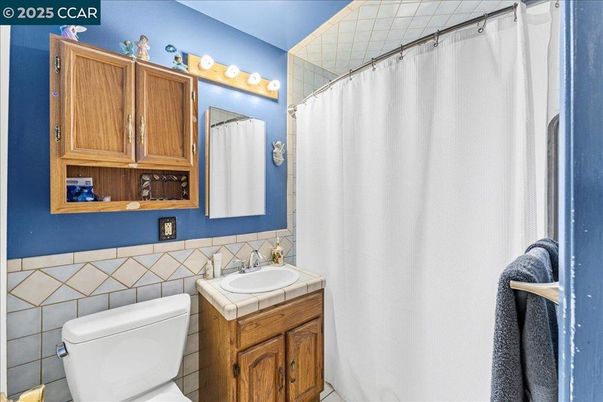 Bathroom, Interior, Tile Countertops