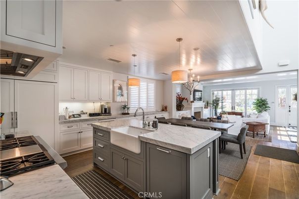 Chandelier, Dining room, Interior, Kitchen, Pendant Lights, Recessed Lighting, Wood Texture Flooring
