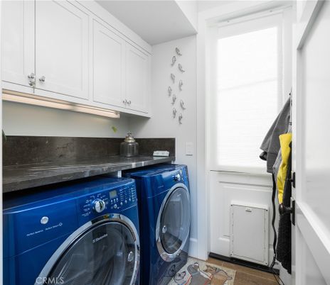 Interior, Washer, Wood Texture Flooring
