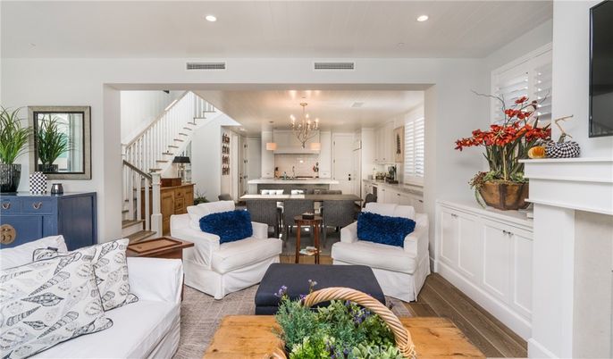 Chandelier, Dining room, Interior, Kitchen, Living room, Recessed Lighting, Wood Texture Flooring