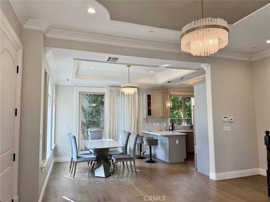 Chandelier, Dining room, Interior, Kitchen, Pendant Lights, Recessed Lighting, Wood Texture Flooring