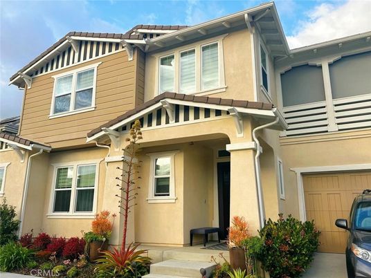 Attached, Exterior, Facade, Mediterranean