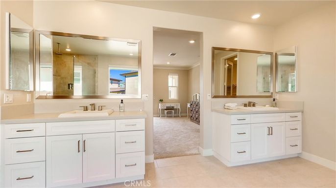 Bathroom, Dual Sink Vanities, Interior, Recessed Lighting