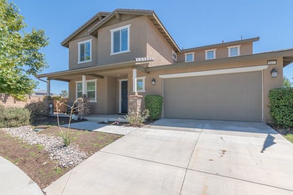 Attached, Exterior, Facade, American Craftsman