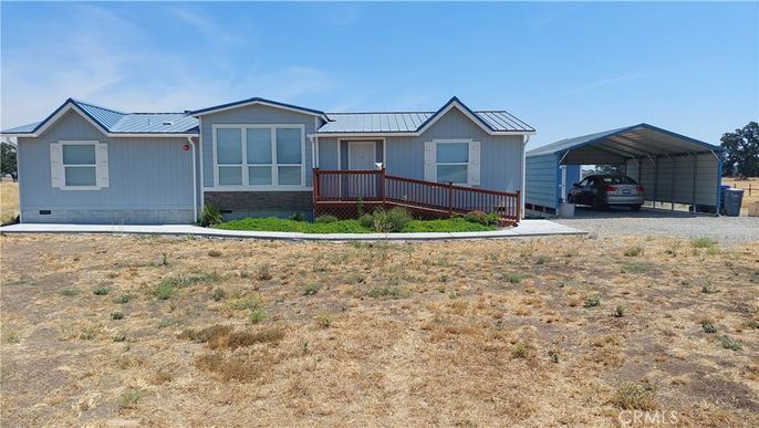 Exterior, Facade, Ranch