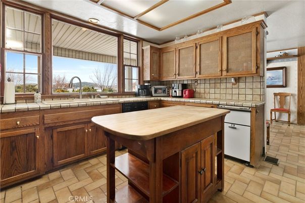 Interior, Kitchen, Recessed Lighting, Tile Countertops