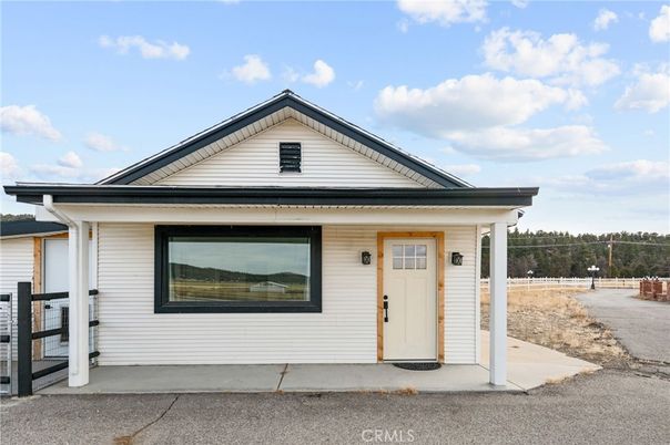 Exterior, Facade, Farmhouse
