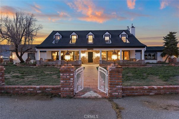 Exterior, Facade, Cape Cod