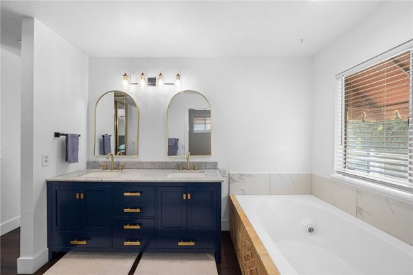 Bathroom, Dual Sink Vanities, Interior