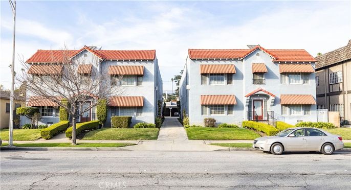 Exterior, Facade, Rowhouse