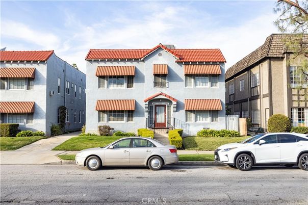 Exterior, Facade, Rowhouse