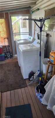 Interior, Washer, Wood Texture Flooring