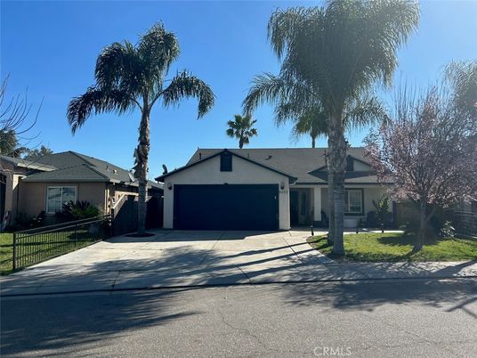 Attached, Exterior, Facade, Ranch