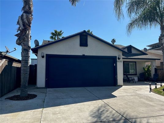 Attached, Exterior, Facade, Ranch