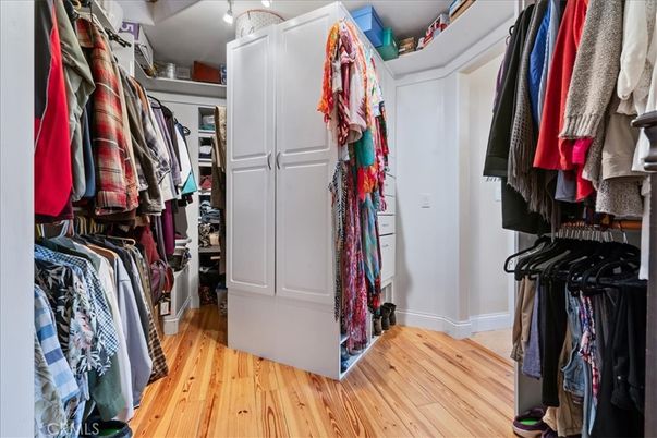 Interior, Walk-in Closets, Wood Texture Flooring