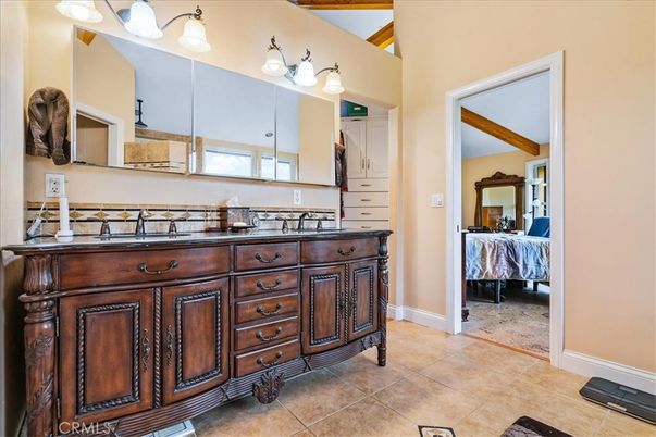 Bathroom, Bedroom, Dual Sink Vanities, Interior