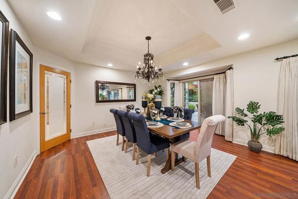 Chandelier, Dining room, Interior, Recessed Lighting, Wood Texture Flooring