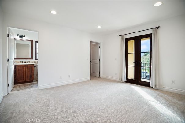 Bathroom, Empty room, Interior, Recessed Lighting