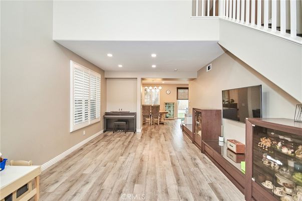 Chandelier, Dining room, Interior, Recessed Lighting, Wood Texture Flooring