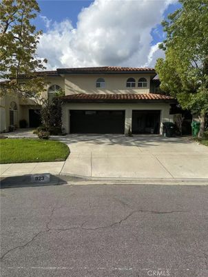 Attached, Exterior, Facade, Mediterranean