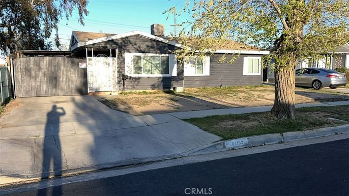 Exterior, Facade, Ranch