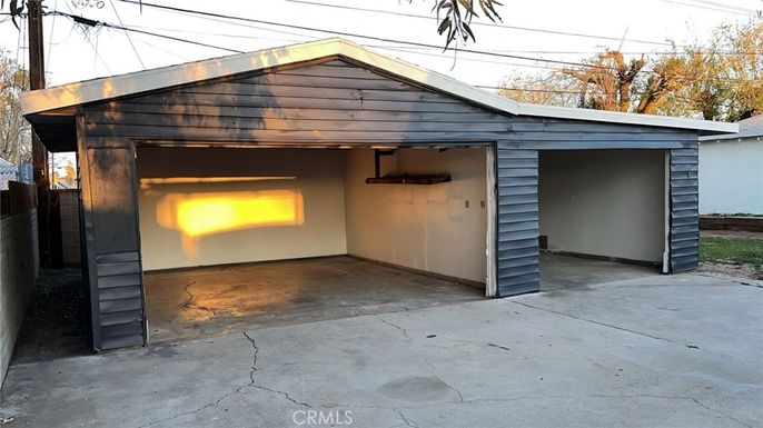Detached Garage, Exterior
