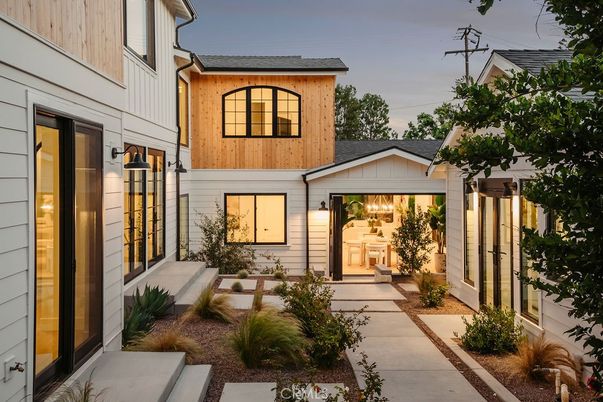 Exterior, Facade, None