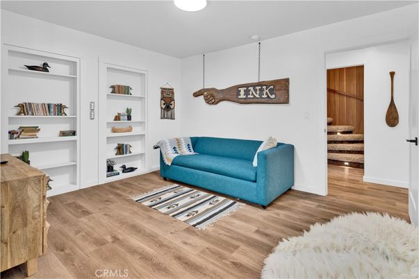 Interior, Pendant Lights, Wood Texture Flooring